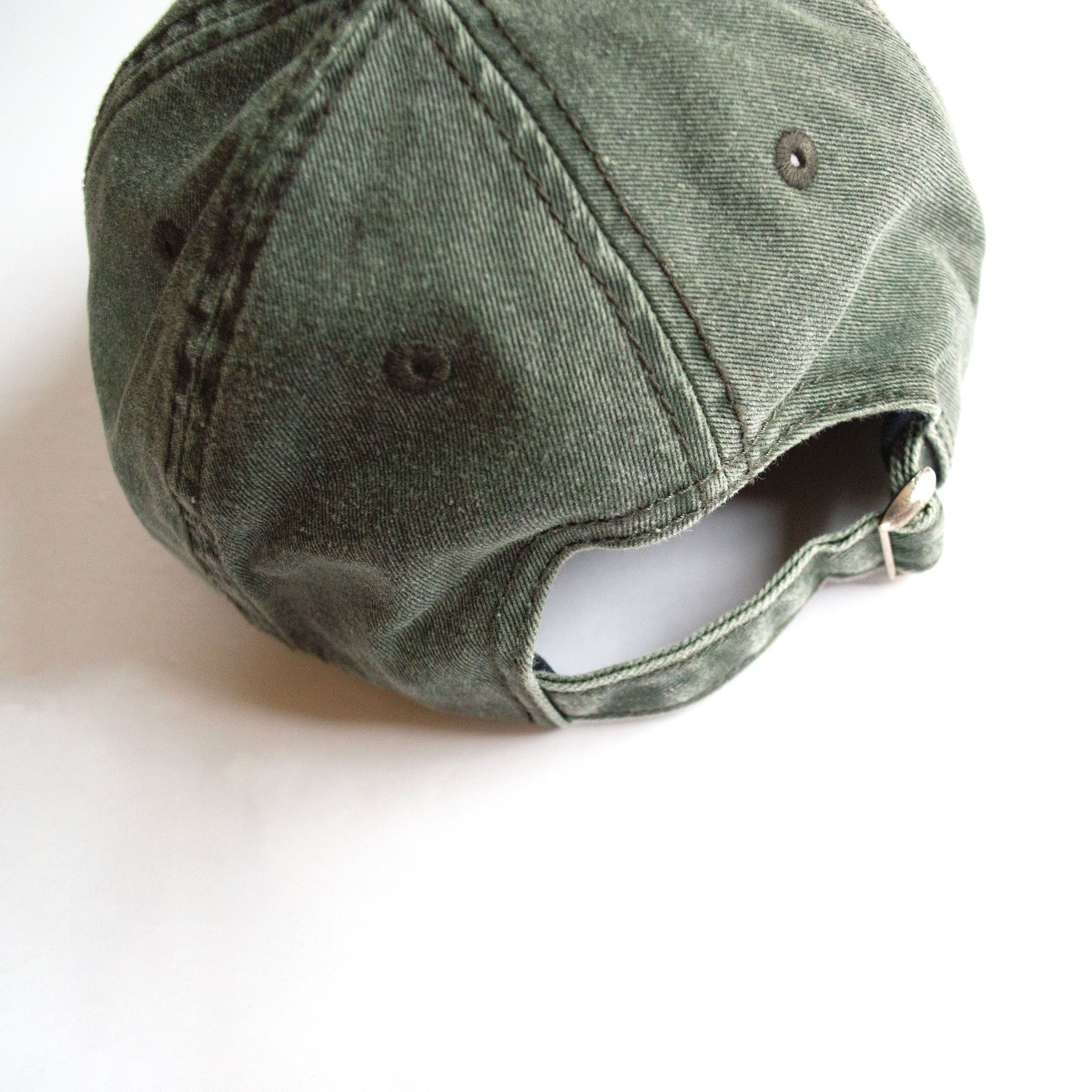 back of baseball hat that shows clasp